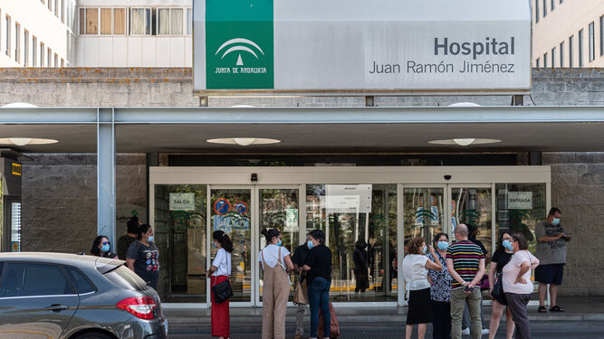 Exteriores del Hospital Juan Ramón Jiménez.