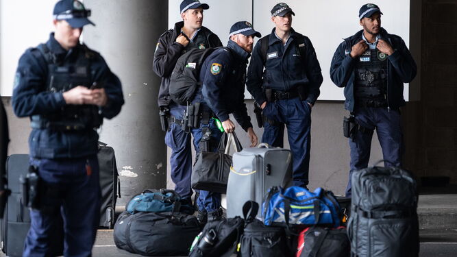 Policías en Melbourne.