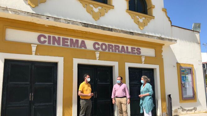 Francisco José Moreno, David Toscano y Ana Mora en el Teatro Cinema Corrales.