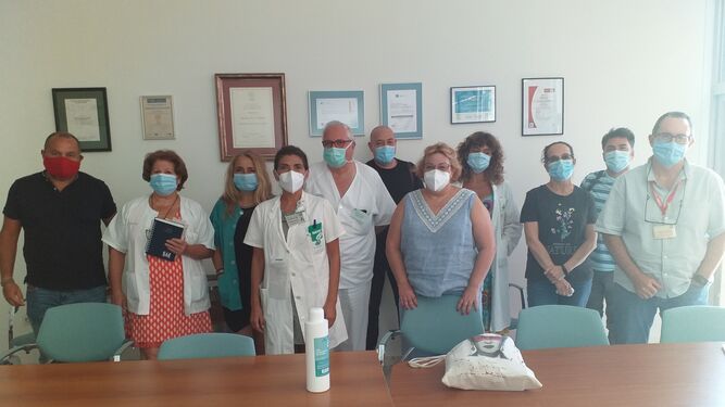 Representantes de IU con la junta de personal del Hospital Infanta Elena.