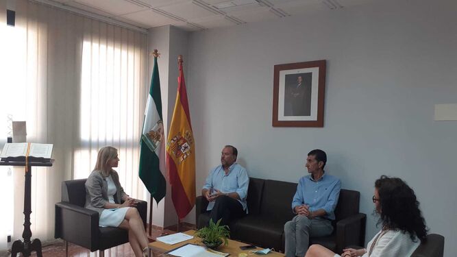 Reunión entre la Subdelegación del Gobierno de Huelva con la FOE, CCOO y UGT.