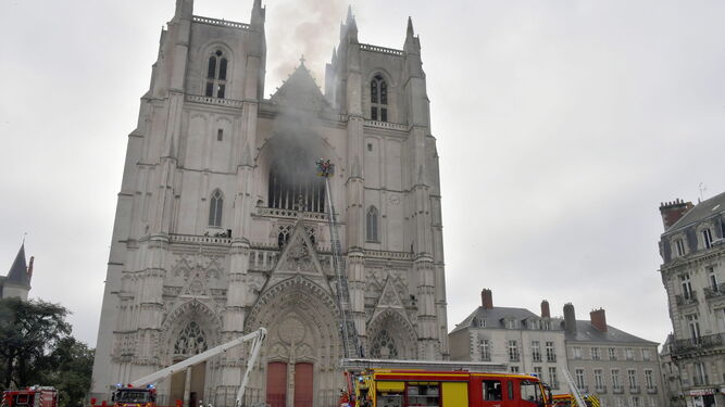 Incendio en la catedral de Nantes.