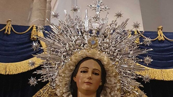 La imagen de la Virgen de los Ángeles con su nueva ráfaga.