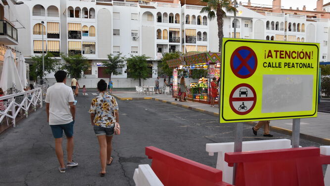Imagen de las nuevas señales en la plaza de la Sal en El Portil.