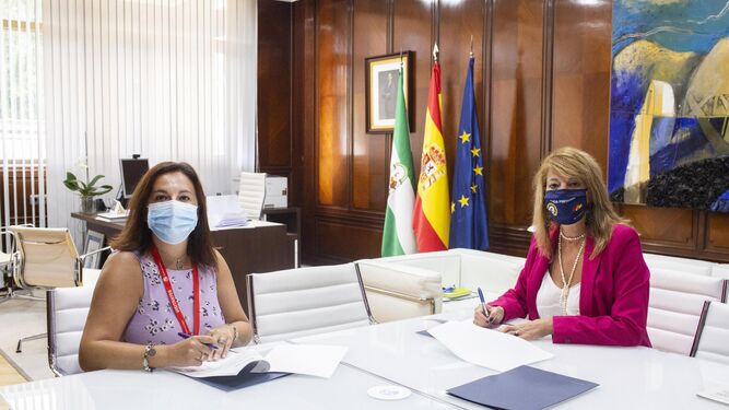 Pilar Miranda e Isabel Castilla concretando el acuerdo