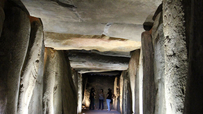 Interior del Dolmen de Soto.