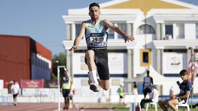 Carlos Martín es el 'rey' del triple salto a nivel andaluz.