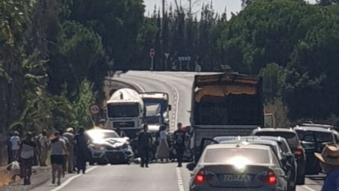 Tres vehículos se han visto involucrados en una colisión frontal en Cartaya