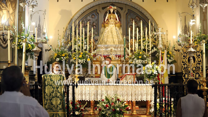 Im&aacute;genes de la misa de la Hermandad Castrense ante la Virgen del Roc&iacute;o