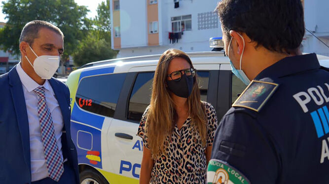 La alcaldesa de Ayamonte, Natalia Santos, en un acto reciente con la Policía Local