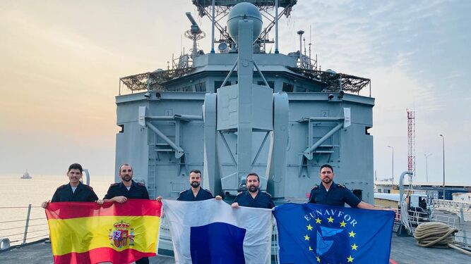 Los cinco onubenses a bordo de la fragata Santa María de la Armada Española.