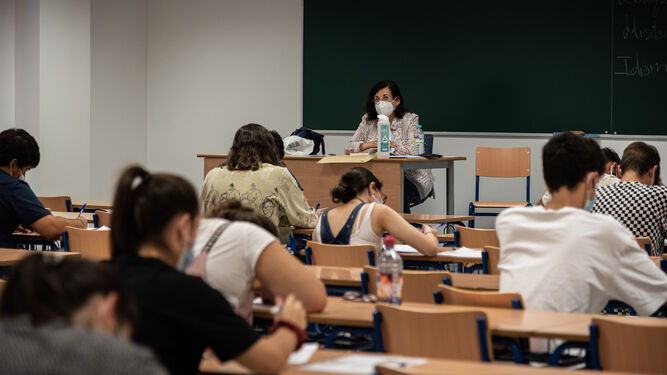 Estudiantes durante la prueba de acceso a Universidad.