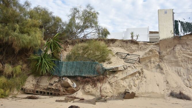 La playa de El Portil tras el paso de un temporal hace unos días.