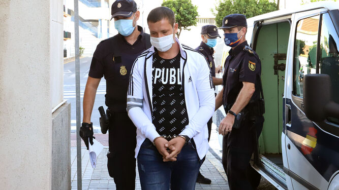 El asesino de Cristina Marin, Laurentiu Daniel Vassi, a su llegada al Palacio de Justicia de Huelva.