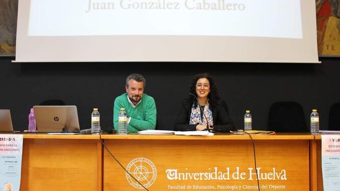 Juan González e Inmaculada Gómez en la Universidad de Huelva.