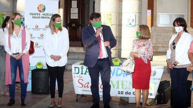 Im&aacute;genes de la lectura del manifiesto de FEAFES Huelva en el D&iacute;a de la Salud Mental