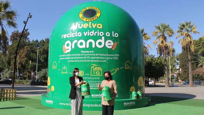 El contenedor de vidrio más grande del mundo, en la plaza Doce de Octubre de Huelva.