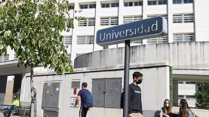 La Junta de Andalucía ha suspendido las clases presenciales en la Universidad de Granada a partir del próximo jueves