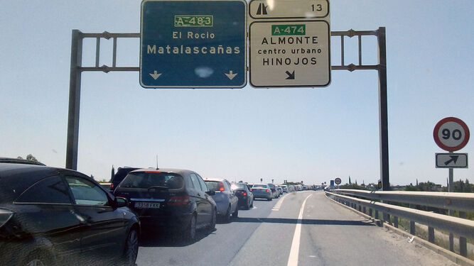 La ampliación de la carretera entre Almonte y Matalascañas, motivo de polémica.