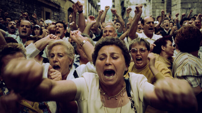 Escena de las manifestaciones en Ermua, en las que el pueblo clamó  por la liberación de Miguel Ángel Blanco.