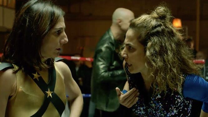 Toni Acosta (Mayte) y Malena Alterio (Lourdes), discutiendo en una secuencia de la serie.