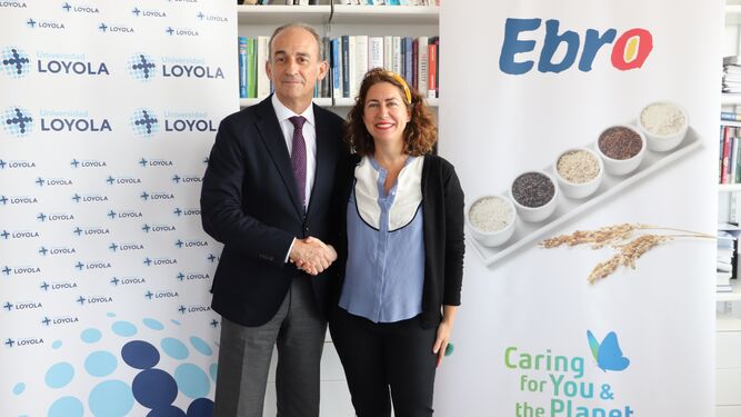 La consejera de Ebro Foods y presidenta de la Fundación Ebro, Blanca Hernández, y el rector de la Universidad Loyola, Gabriel Pérez