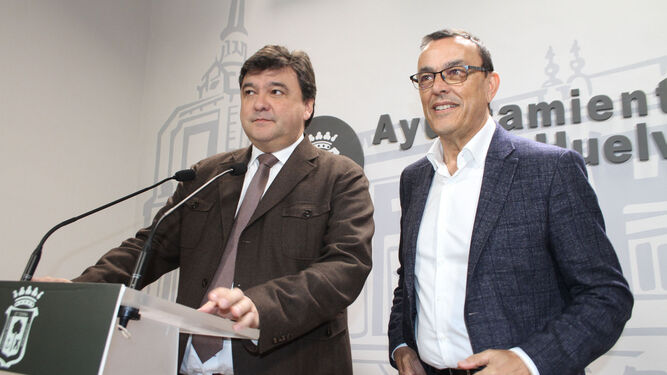 Gabriel Cruz e Ignacio Caraballo, en una rueda de prensa en el Ayuntamiento previa a la crisis del Covid-19.