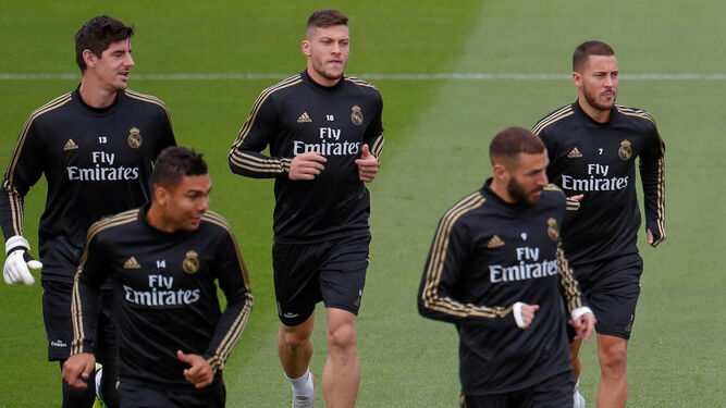 Casemiro y Hazard, junto a Courtois, Jovic y Benzema en un entrenamiento