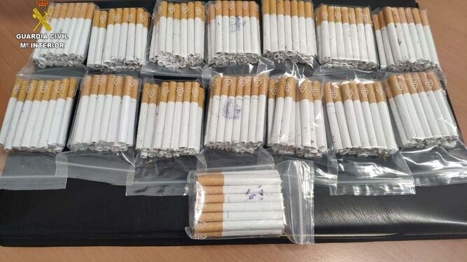 Cigarrillos de contrabando intervenidos por la Guardia Civil en Cumbres Mayores.
