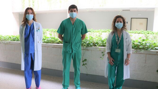 Los doctores del Hospital Juan Ramón Jiménez premiados.