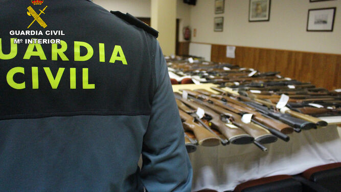 Armas expuestas en la Comandancia de la Guardia Civil de Huelva.