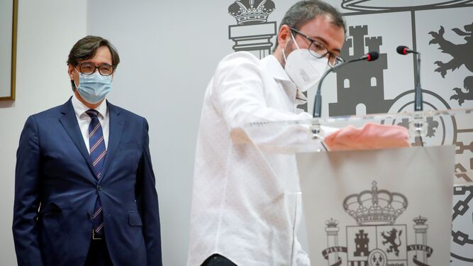 El ministro de Sanidad, Salvador Illa, momentos antes de la rueda de prensa que ha ofrecido este viernes en San Sebastián, tras visitar la empresa donostiarra Viralgen, que se preparara para producir una vacuna contra el Covid-19.
