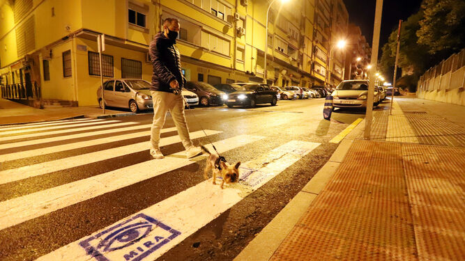 El primer paso de cebra para personas con autismo está en la calle Legión Española.