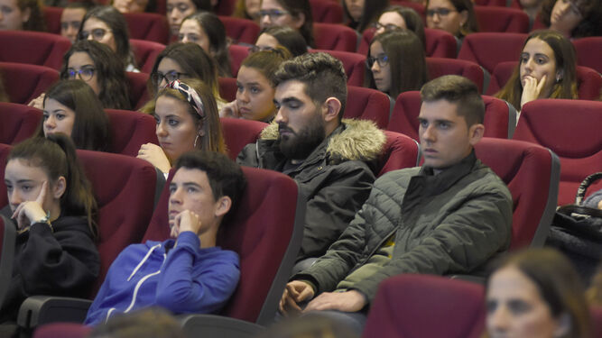 Preuniversitarios en una charla orientativa en la Universidad de Huelva.