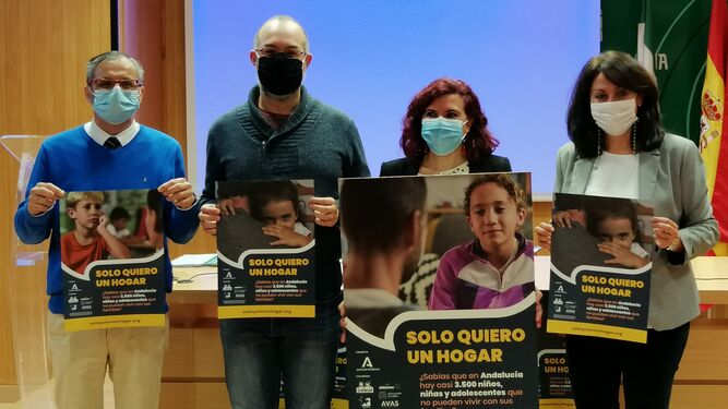 Encuentro en Huelva para presentar la campaña de acogimiento familiar.