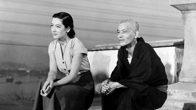 Setsuko Hara y Chisu Ruy en una imagen de 'Cuentos de Tokyo', de Yasujiro Ozu.