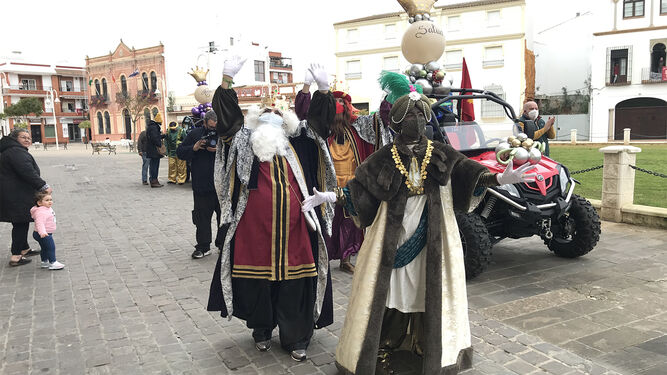 Las im&aacute;genes de los Reyes Magos en su recorrida por la provincia de Huelva
