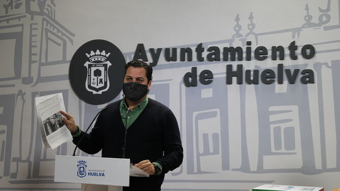 El portavoz popular, Jaime Pérez, durante la rueda de prensa en el Ayuntamiento