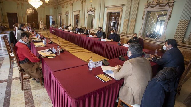 Constitución del comité consultivo del I Congreso Gastronómico Iberoamericano celebrado esta mañana en el Ayuntamiento de Huelva.