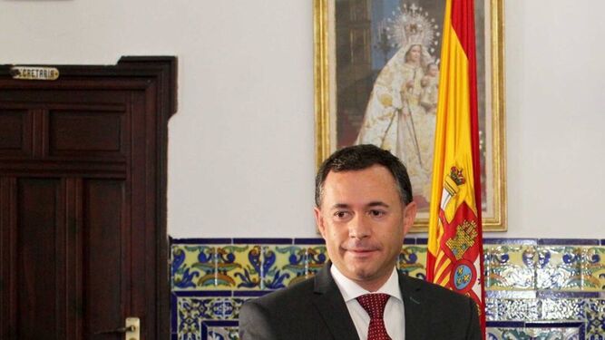 Alfredo Martín Porrino en el Ayuntamiento de Cortegana donde es concejal.