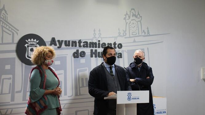 El portavoz del Grupo Municipal, Jaime Pérez, durante la rueda de prensa.