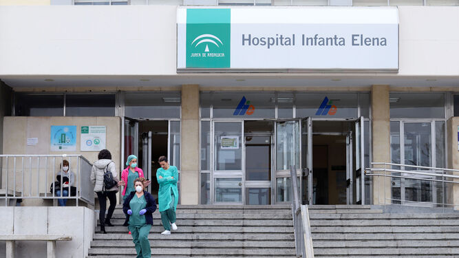 Acceso principal del hospital Infanta Elena.