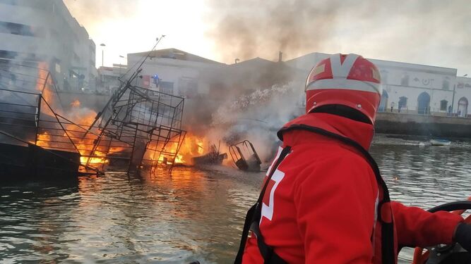 Una intervención del equipo de salvamento marítimo de Cruz Roja.