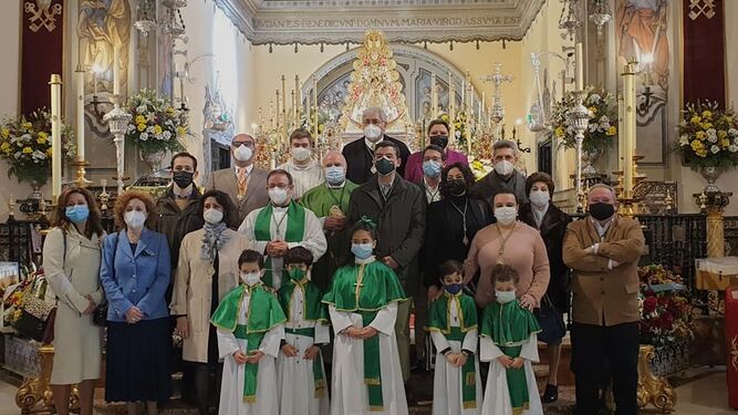 Participantes ayer en la celebración de la Candelaria en la parroquia de la Asunción de Almonte.