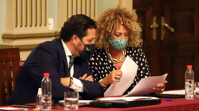 Jaime Pérez y Pilar Marín durante el último Debate para el Estado de la Ciudad