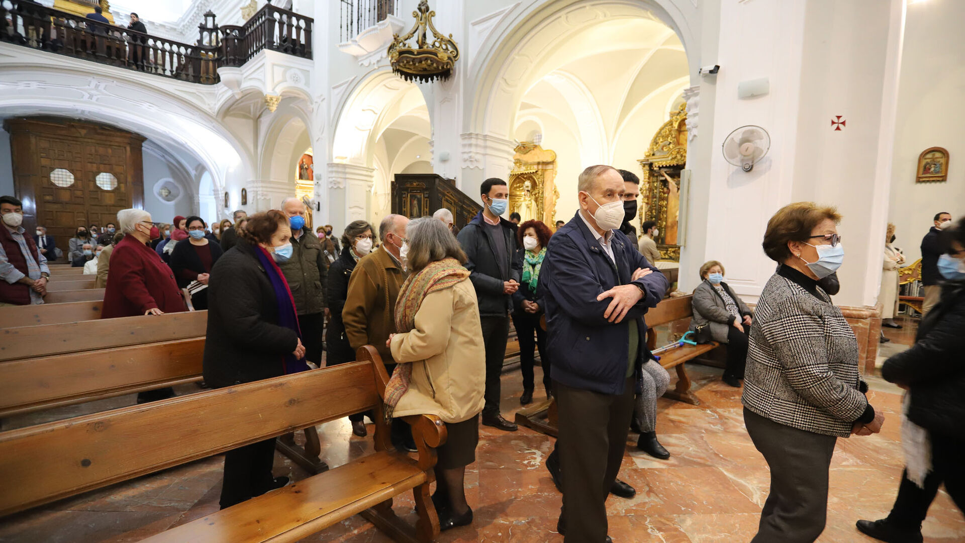 Im&aacute;genes de la imposici&oacute;n de cenizas en el inicio de la Cuaresma en la Catedral de Huelva
