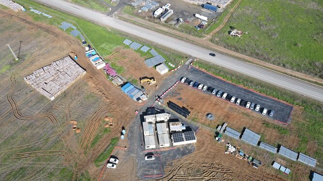 Imagen aérea de la construcción de la planta fotovoltaica de Endesa.