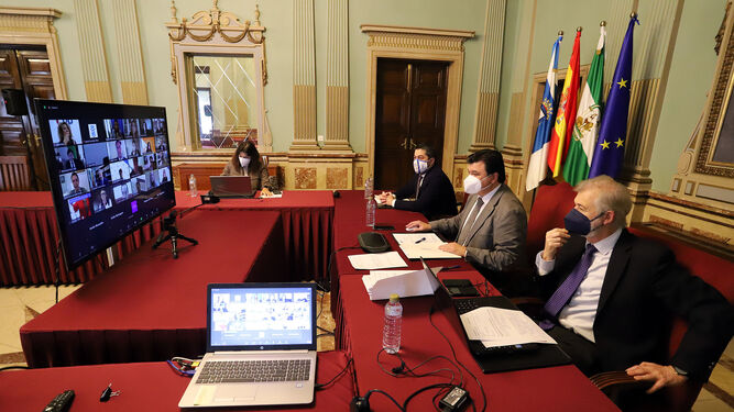 Sesión ordinaria del Ayuntamiento de Huelva celebrada de manera telemática.