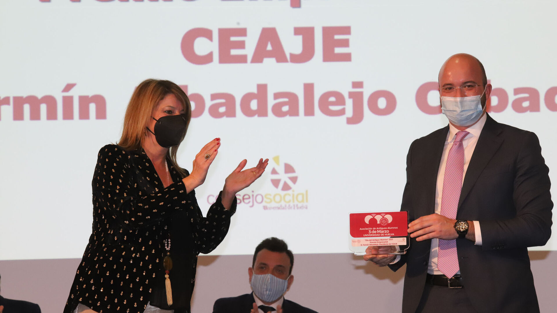 Im&aacute;genes de la entrega de premios de la Asociaci&oacute;n de antiguos alumnos 3 de Marzo de la Universidad de Huelva