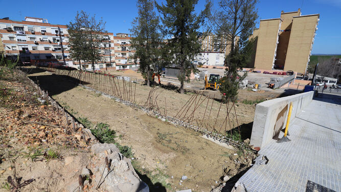 Estado actual de la Plaza de Andalucía tras el parón de las obras hace un mes. Ahora han sido retomadas y se espera que acaben antes del verano.